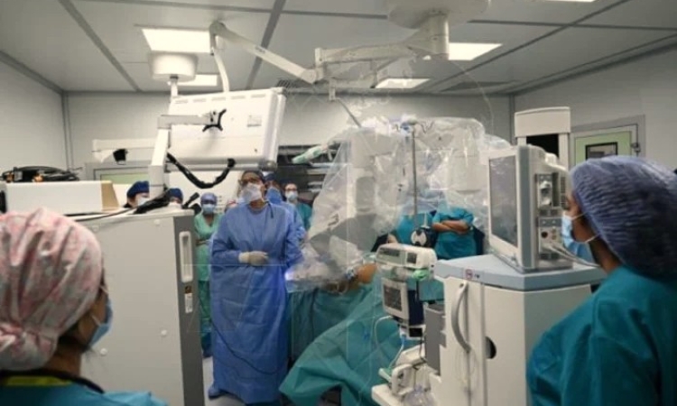 La première intervention de chirurgie robotique en Tunisie