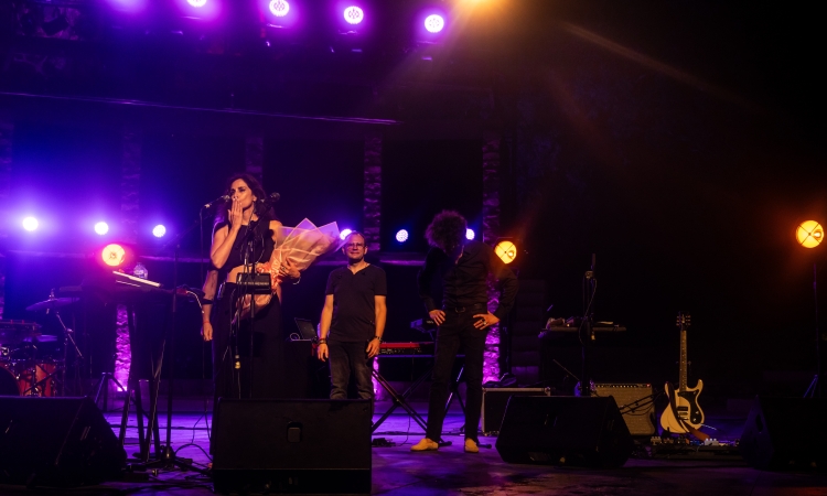 Yasmine Hamdan retrouve son public à l’amphithéâtre de Hammamet