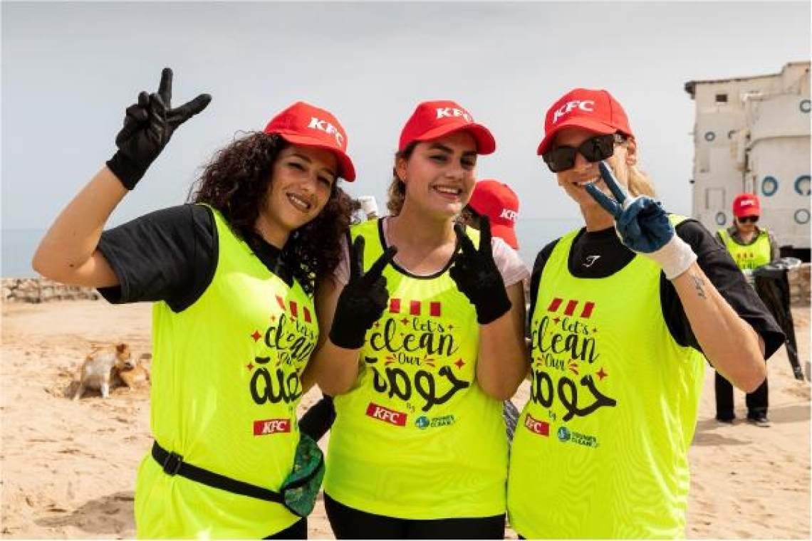 KFC et l’association Tounes Clean up lancent une action de sensibilisation environnementale et de nettoyage de la plage de la Marsa 