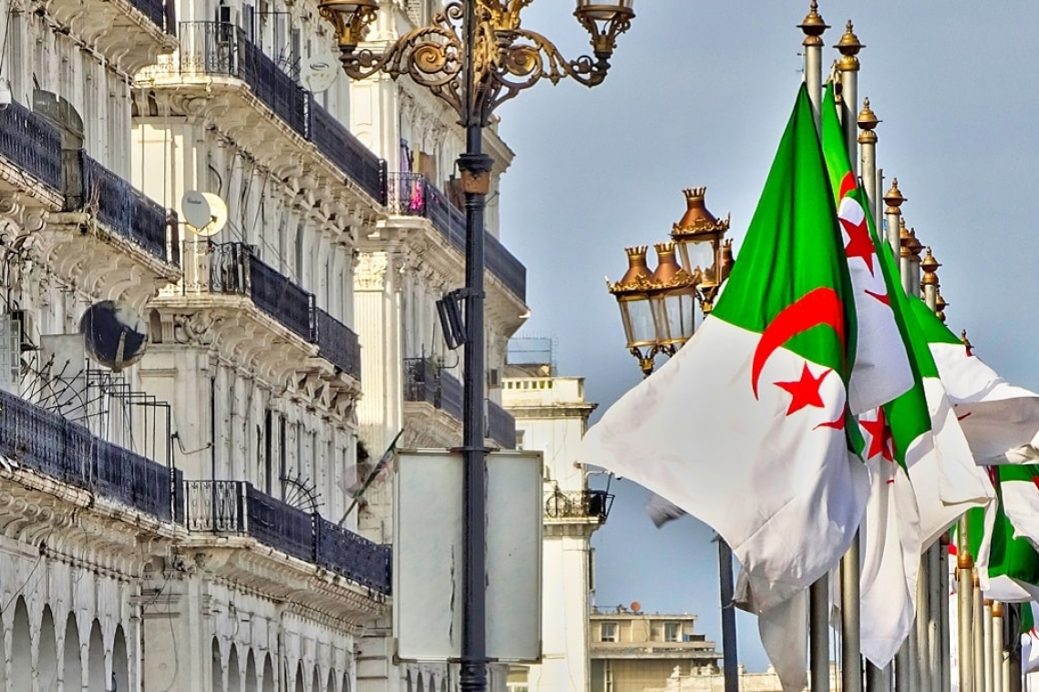 États-Unis : des droits de douane de 30 % pour l’Algérie et la Libye 