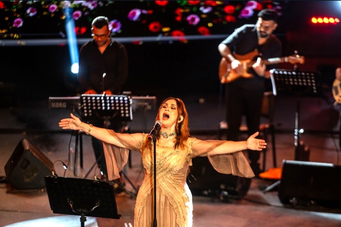 نبيهة كراولي  تختتم مهرجان الحمامات بليلة فنية رائقة