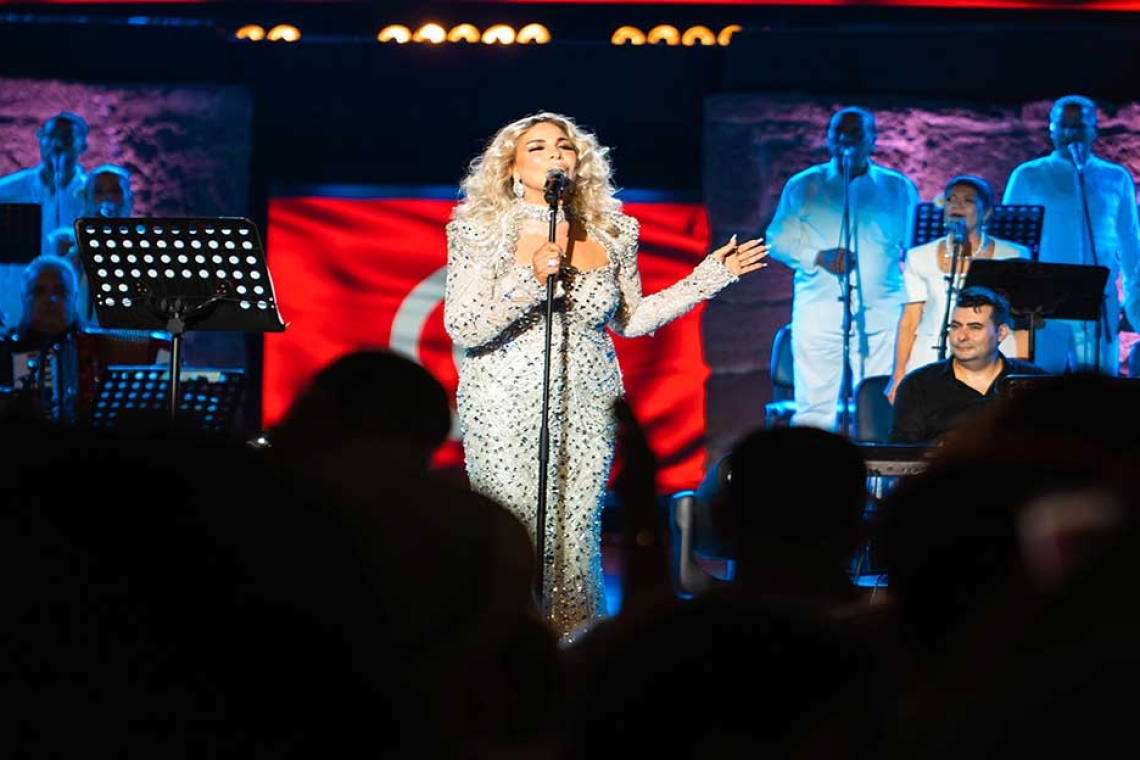 في عيد المرأة: صوفية صادق تُحيي ركح قرطاج بروح تونس