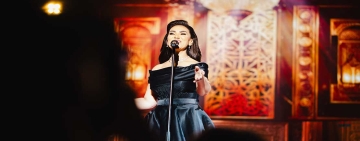 May Farouk fait revivre Oum Kalthoum à Carthage 2025