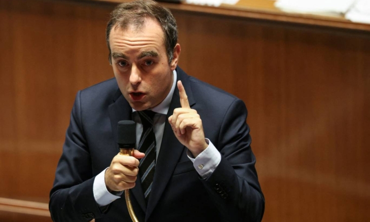 الموازنة تثير معركة حامية في البرلمان الفرنسي