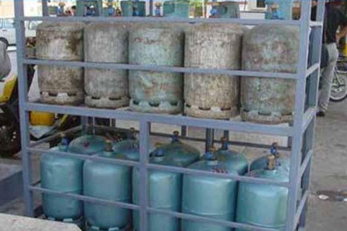 وزارة الصناعة تبحث  التزود بالغاز المنزلي في ظل تواصل الاضراب