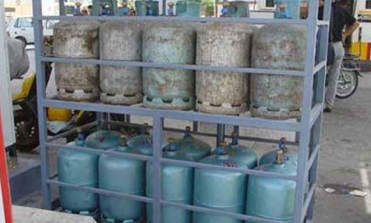 وزارة الصناعة تبحث  التزود بالغاز المنزلي في ظل تواصل الاضراب